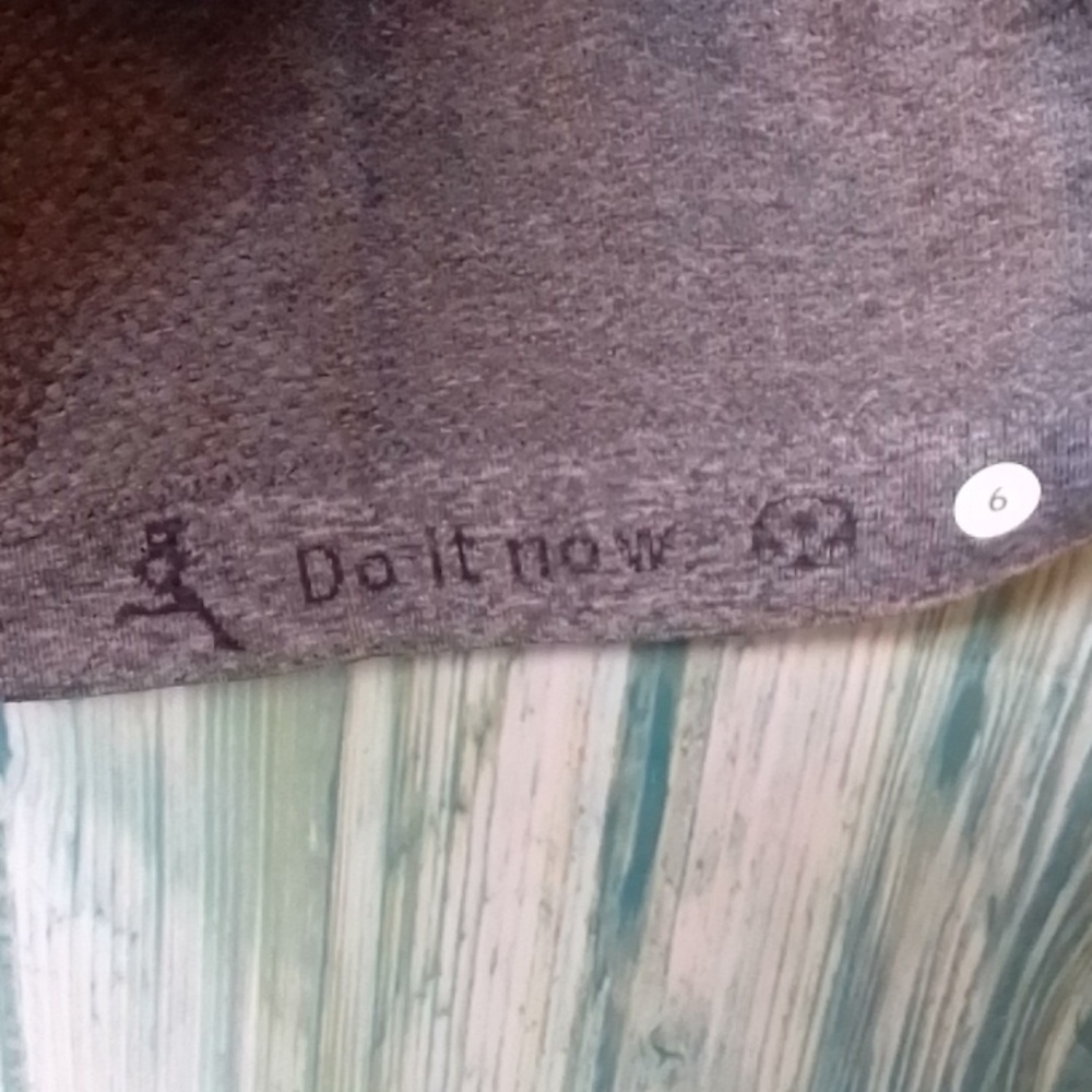 Lululemon Run Swiftly Racerback Size 6 Gray - Picture 5 of 5
